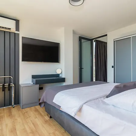 Miaa Newly Built Modern In For 9 People With Heated Swimming Pool & Jacuzzi Villa