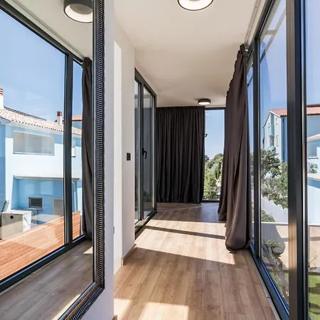 Miaa Newly Built Modern In For 9 People With Heated Swimming Pool & Jacuzzi Villa