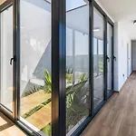 Miaa Newly Built Modern In For 9 People With Heated Swimming Pool & Jacuzzi