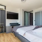 Miaa Newly Built Modern In For 9 People With Heated Swimming Pool & Jacuzzi Villa