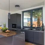 Villa Miaa Newly Built Modern In For 9 People With Heated Swimming Pool & Jacuzzi *