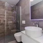 Miaa Newly Built Modern In For 9 People With Heated Swimming Pool & Jacuzzi