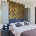 Villa Miaa Newly Built Modern In For 9 People With Heated Swimming Pool & Jacuzzi Medulin