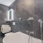 Miaa Newly Built Modern In For 9 People With Heated Swimming Pool & Jacuzzi * Medulin