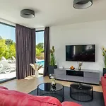 Villa Miaa Newly Built Modern In For 9 People With Heated Swimming Pool & Jacuzzi