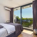Miaa Newly Built Modern In For 9 People With Heated Swimming Pool & Jacuzzi Medulin