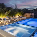 Miaa Newly Built Modern In For 9 People With Heated Swimming Pool & Jacuzzi Villa Medulin