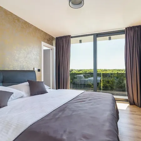 Miaa Newly Built Modern In For 9 People With Heated Swimming Pool & Jacuzzi *