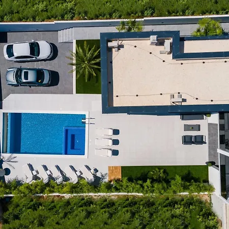 Miaa Newly Built Modern In For 9 People With Heated Swimming Pool & Jacuzzi Villa